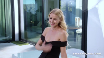 MILF Lynna Nilson devours her two gardeners